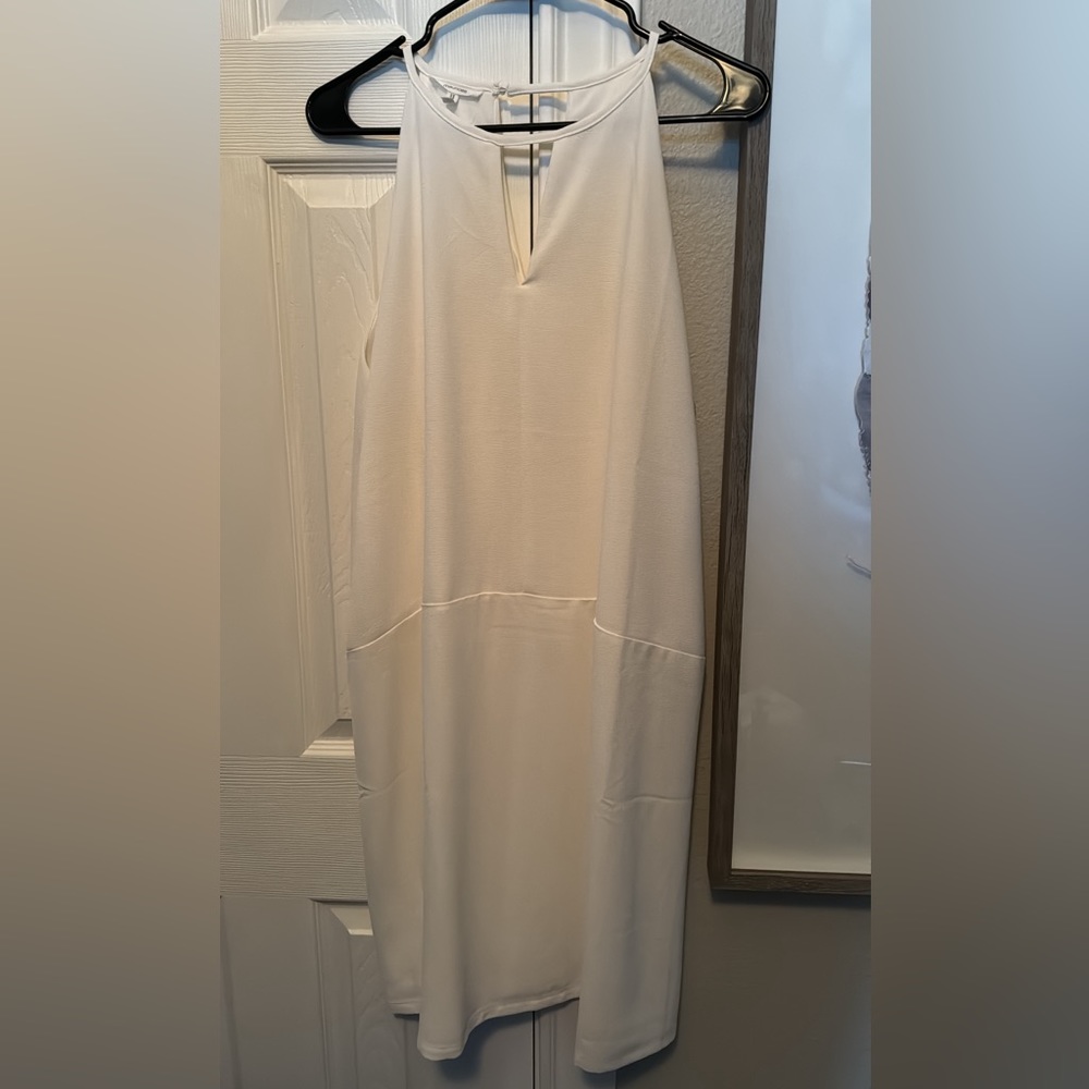 XL white dress with keyhole detail